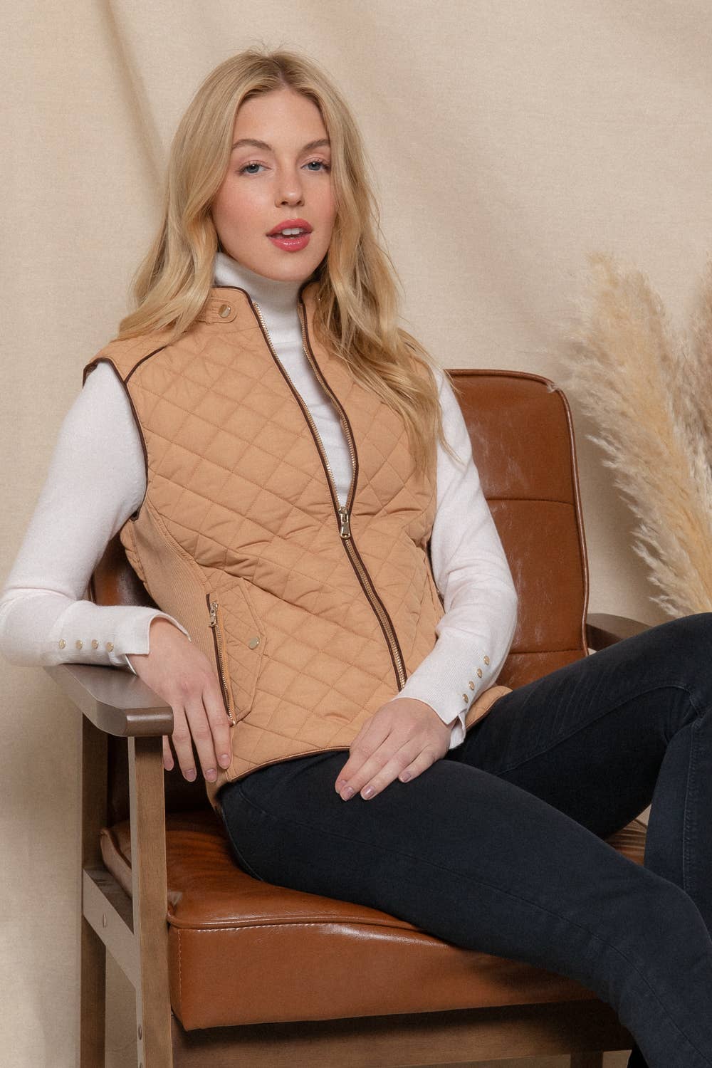 Suede Piping Detail Rib Quilted Padding Vest